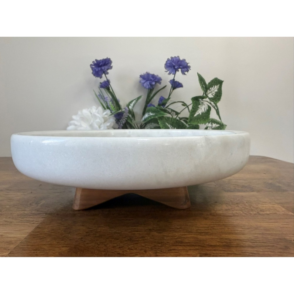 Nambe Chevron Fruit Bowl – White Marble and Acacia Wood Modern Design Kitchen